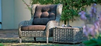 Вольтерівське крісло Jakarta wing chair зручне, воно підходить і для саду, і для інтер`єру