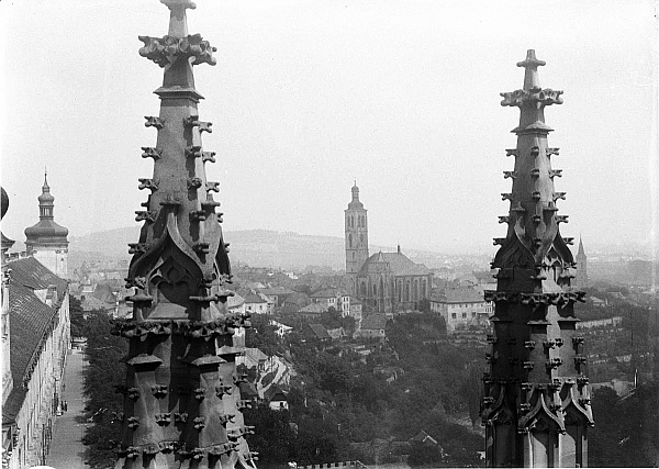 Вигляд на костел Святого Якуба в Кутній Горі з храму Святої Варвари, 1919 рік (фото Йозефа Йіндржиха Шехтла)