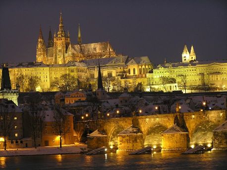 Вигляд на нічну Прагу