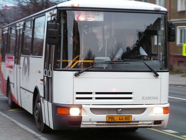 Автобус марки «Kaроса» на ключовому маршруті № 2 міського транспорту