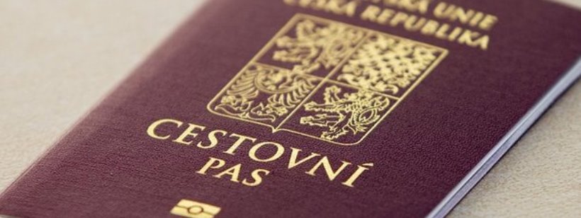 У Чехії буде можливість швидкого отримання закордонного паспорта Коли житель Чехії збирається в поїздку за межі Єврозони, часто оформити паспорт необхідно за короткий термін. Тепер <em>у Чехії буде можливість швидкого отримання закордонного паспорту</em>. Для термінового вирішення цього питання передбачено велику грошову оплату. Але якщо людині дуже потрібно швидко виїхати за межі Євросоюзу, вона буде готова заплатити гроші за терміновість вирішення проблеми.</p>
<p>У звичайному режимі закордонний паспорт у Чехії роблять до 30 днів, але як правило, встигають за 15 діб. Найтерміновіший варіант – 6 днів. Передбачається, що будуть послуги з оформлення документа та за добу.</p>
<p>Подавати заяву про оформлення важливої ​​складової поїздки можна в будь-яку державну установу, яка має відповідні повноваження. Якщо необхідно оформити все дуже швидко, за новим паспортом доведеться особисто прийти до Міністерства внутрішніх справ, тому що просто не буде часу доставити документ до іншої організації.</p>
<p class=